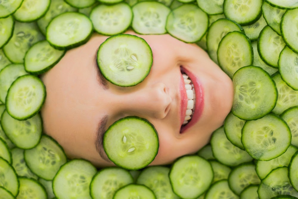 Cucumber and lime juice face mask
